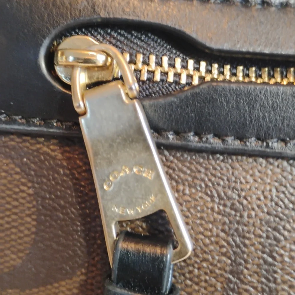 Coach Mae File Crossbody In Signature Canvas Beautiful Metal No Hangtag - Picture 3 of 12